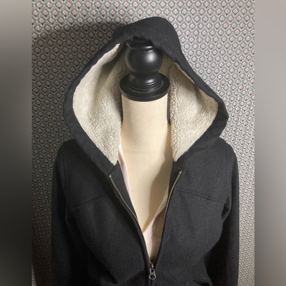 Rubbish Sherpa Hooded Jacket ASO Bella Swan in Twilight - Picture 4 of 12